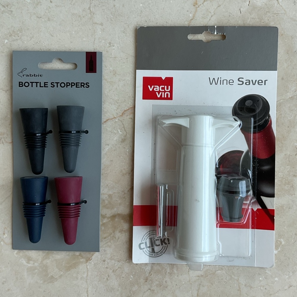 ✅ NWT Wine Bottle Stoppers / Wine Saver